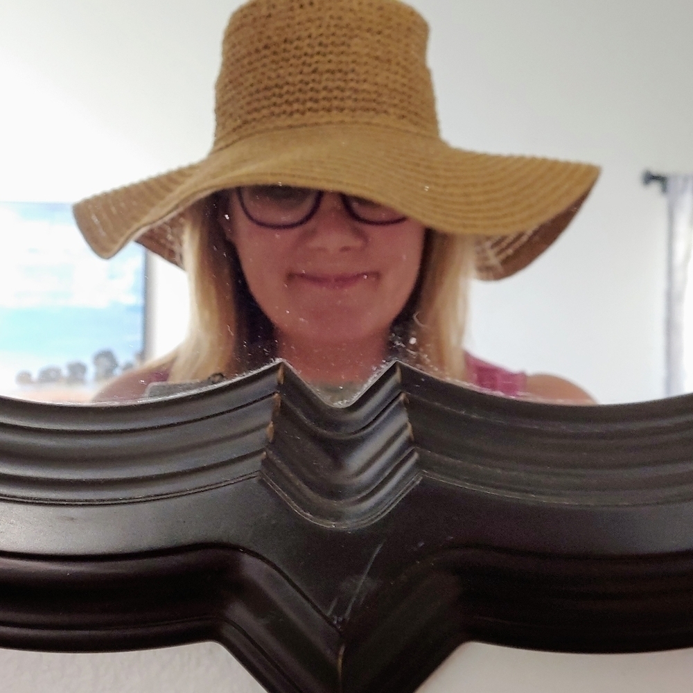 Packable straw hat with wide brim